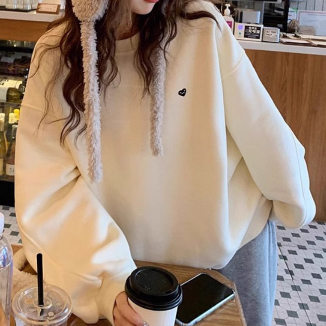 메이첼 램플링 라운드넥 하트 포인트 맨투맨 11102