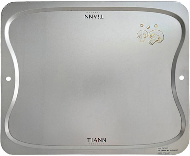 TiANN 鈦安 專利萬用鈦砧板 高溫純鈦科技抗菌 一板多用生熟食共用 無電鍍無塗層多國專利 100%台灣製造, 1個, 蘑菇版 灰色