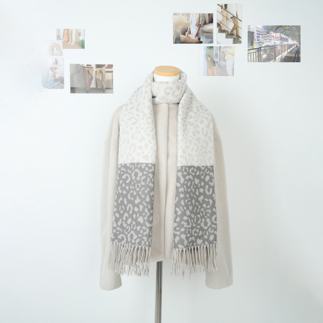 腳踩豹紋消聲器