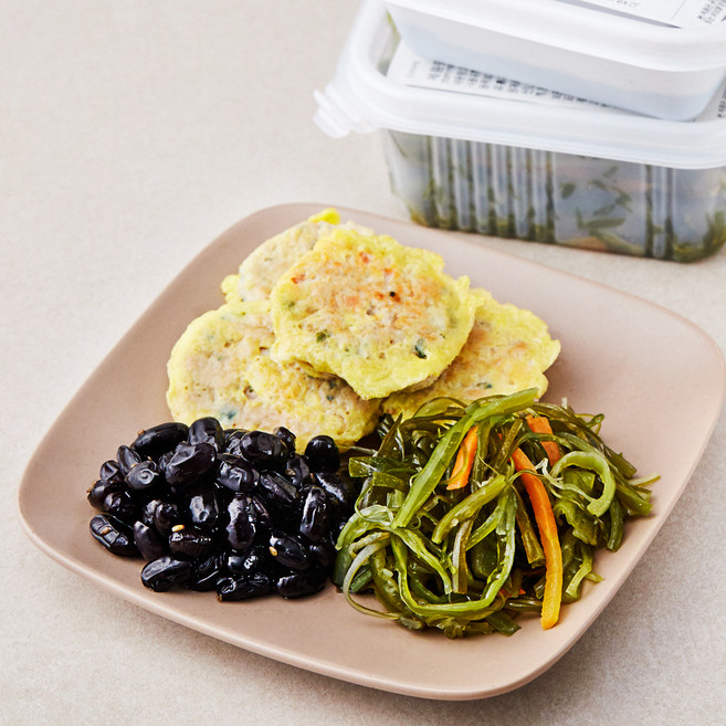 더반찬 싱글고기완자전 230g + 미역줄기볶음 250g + 영양깜장콩 210g 세트, 690g, 1세트