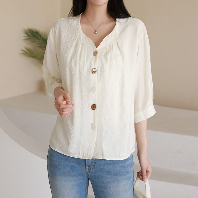 Queenis 女款休閒鈕扣七分袖上衣