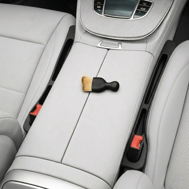 대한 차량 틈새 사이드 포켓 자동차 수납 쿠션 좌우 청소용 미니브러쉬, 블랙, 1개