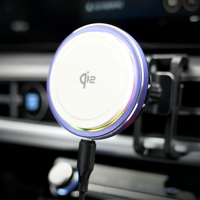 주파집 냉각쿨링 펠티에 엠비언트 맥세이프 차량용 핸드폰 고속 무선 충전 거치대, 화이트, CWC06