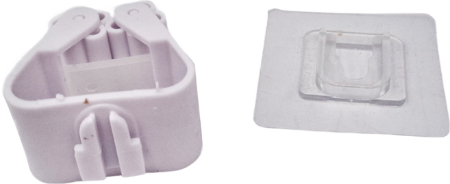 AXIS 艾克思 滾輪式免釘無痕貼防水拖把掃把收納掛架 5 x 5cm, 白色, 4個