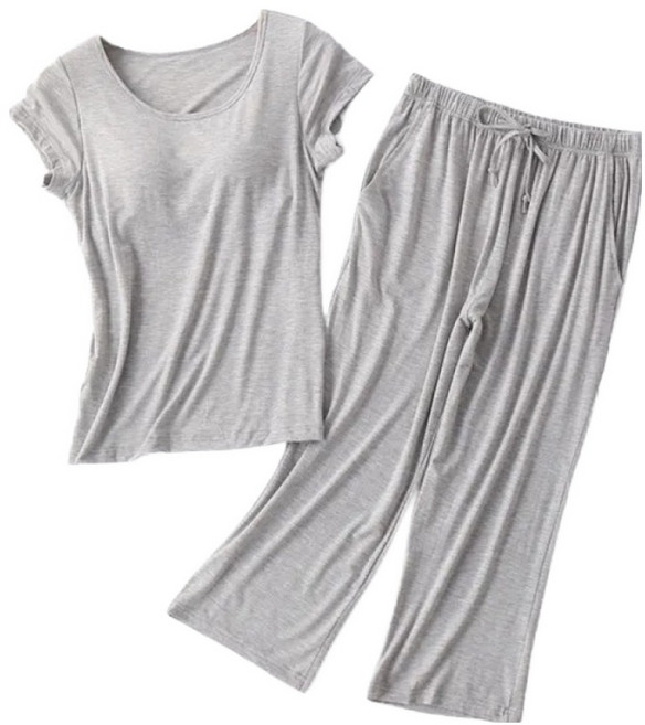 NEW FORCE 莫代爾Bra短袖七分褲套裝 簡約素色 內附無鋼圈罩杯 鬆緊褲頭