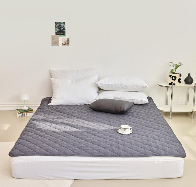LIV MOM 日常清新絎縫防水睡墊, 炭灰色