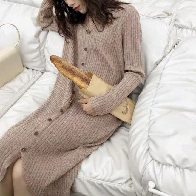 PEONIST 寬鬆V領鈕扣長版針織連身裙, 米色