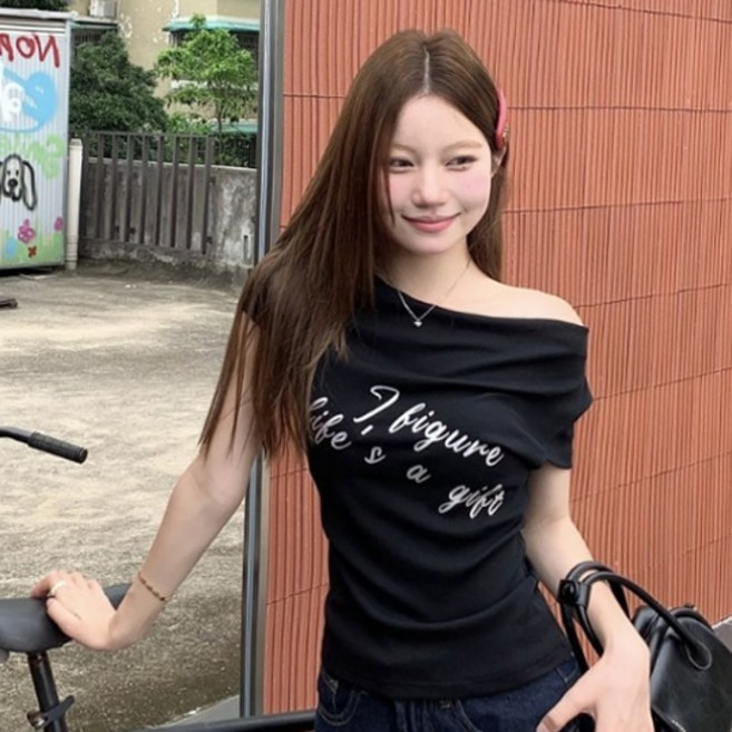 PEONIST 女款字母印花斜肩露肩短袖T恤