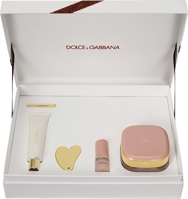 Dolce&Gabbana 奢寵保養 紅絲絨禮盒 天生美膚 佛手柑保濕妝前精華+菸鹼醯胺勻亮新生水精華+神經醯胺透亮修護彈力霜, 1組