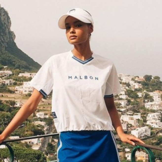 말본 여성용 로고 포인트 에어닷 피스테 티셔츠