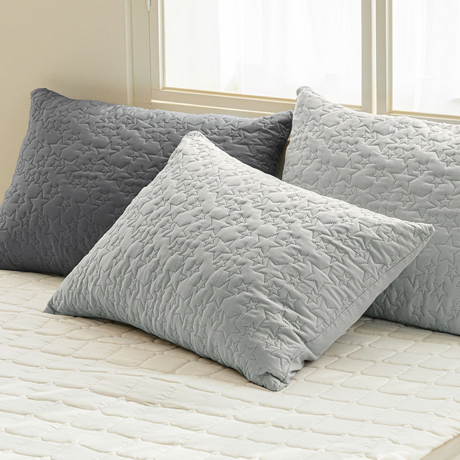 The Zari 抗菌超細纖維絎縫枕頭套