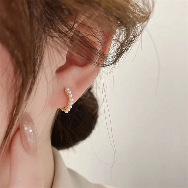 Kolorfull 女性用 18K 圓形珍珠易扣式耳環
