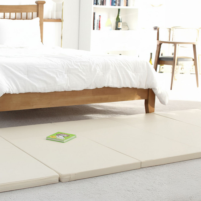 베어맘 항균 폴더매트 4단, 라이트크림