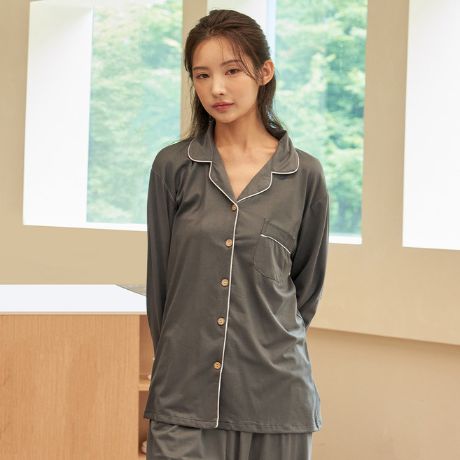 DOSSY 女款蜜桃絨素色長袖翻領情侶睡衣上下套裝