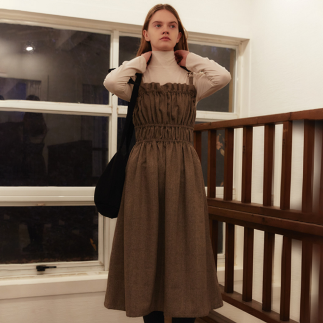 1159스튜디오 A3 HERRINGBONE STRING SHIRRING DRESS