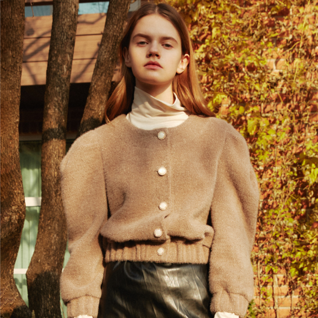 1159스튜디오 AJ3 PEARL CHENILLE PUFF CARDIGAN