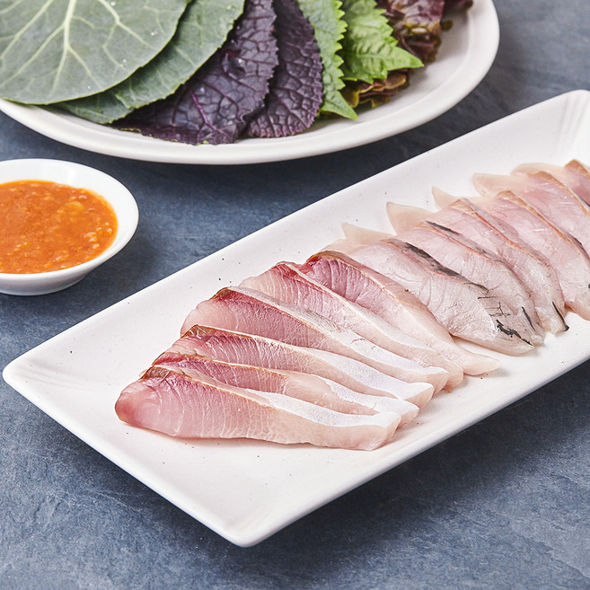 얌테이블 오늘 새벽 생산한 슬라이스 방어회 150g + 초고추장 + 간장소스 + 생와사비 + 쌈장 + 쌈야채 세트, 1세트