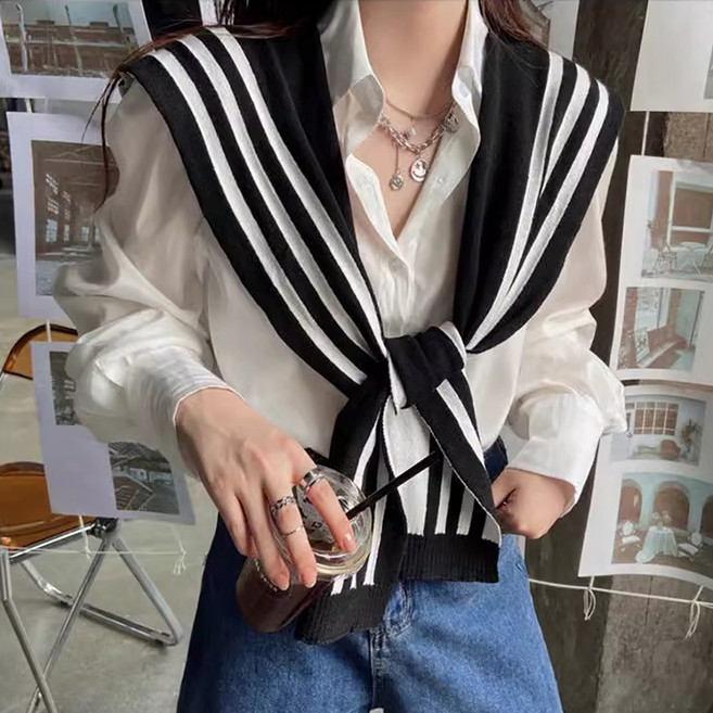 Chichills Basium 線條撞色披肩針織圍巾 12276