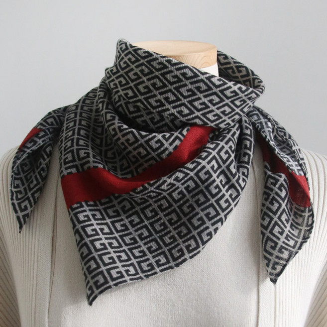 varvisu 溫比 方形圍巾