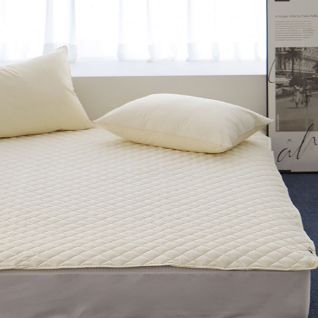 베이직톤 국내산 클래식 고밀도 순면 80수 한 사이즈 큰 밴드 고정형 침대패드, 버터크림