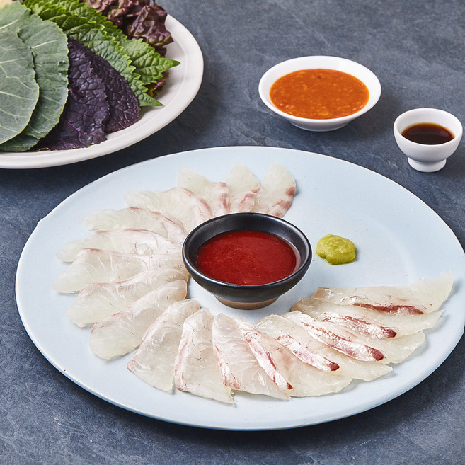 얌테이블 오늘 새벽 생산한 슬라이스 도미회 150g + 초고추장 + 간장소스 + 생와사비 + 쌈장 + 쌈야채 세트, 1세트