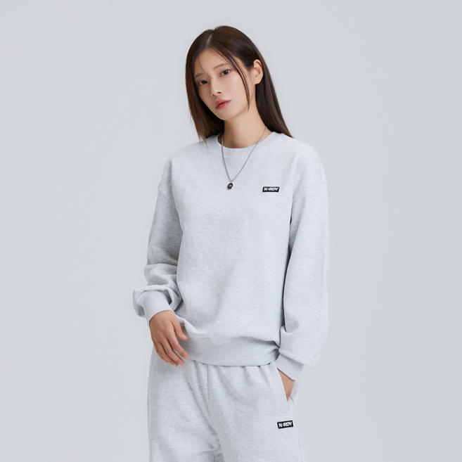 널디 에센셜 스웻셔츠