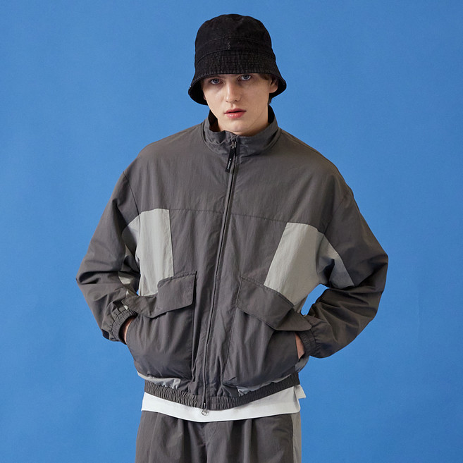 더블유스탠다드 남녀공용 하이넥 블럭 점퍼 W4A64SBJP101