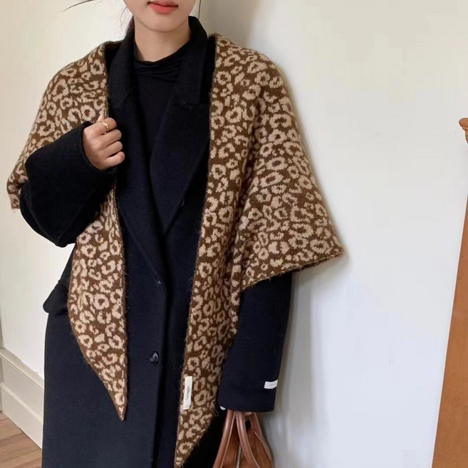 Moirbella 豹紋針織披肩圍巾