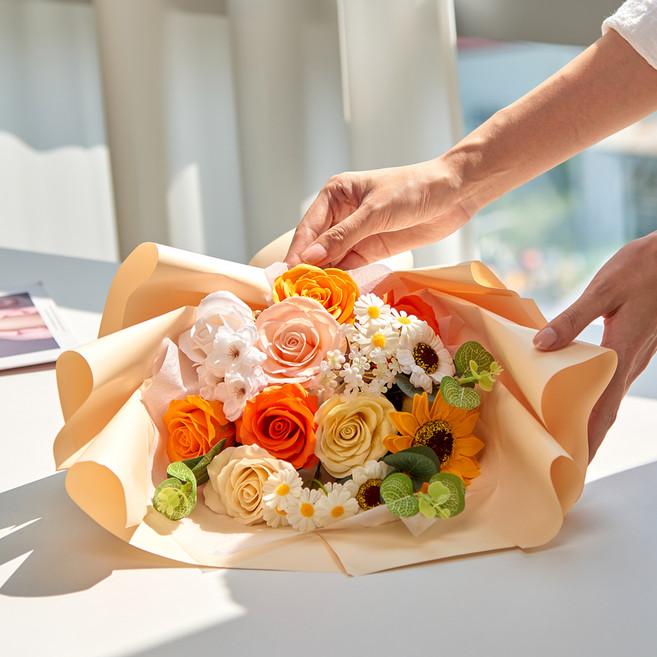 메종드플로레 비누꽃 시들지 않는 사랑스러운 기념일 졸업식 생일 꽃다발 + 쇼핑백, 샤이오렌지, 1개