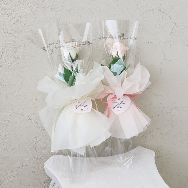 아스파시아 비누꽃 튀튀 스커트 라인 로즈 꽃다발 2종 + 쇼핑백 2p 세트, 화이트 + 핑크, 1개