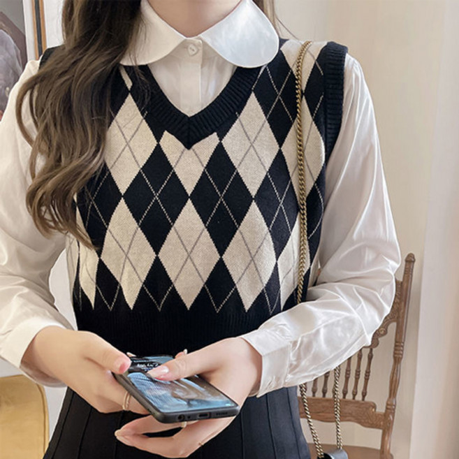 더플로우커머스 여성용 레트로 아가일 브이넥 크롭 니트 베스트