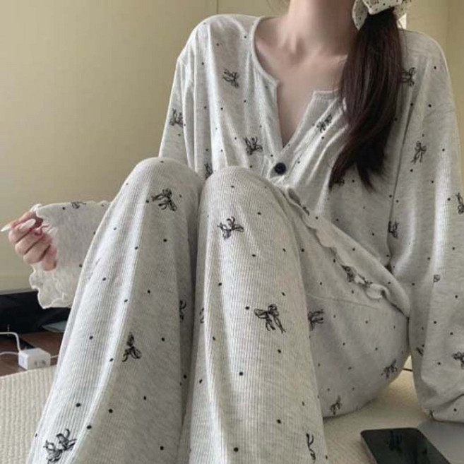 2Estar 女款鈕扣印花長袖居家服睡衣上下套裝