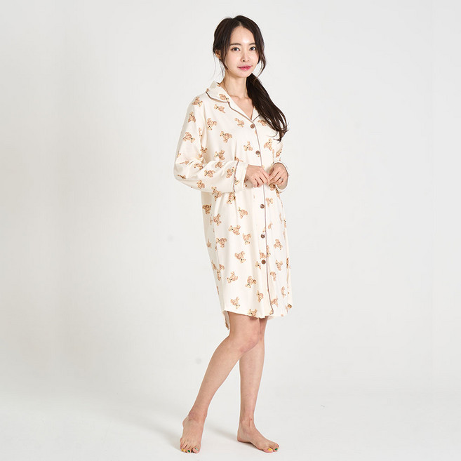 A One女款桃皮絨小熊翻領長袖睡衣連身裙