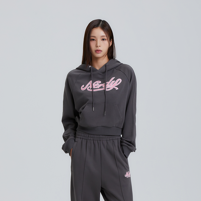 널디 우먼스 컬시브 로고 크롭 풀오버 후디