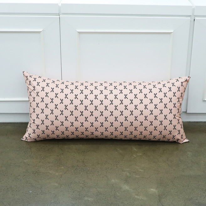 이코니하우스 리본 등쿠션