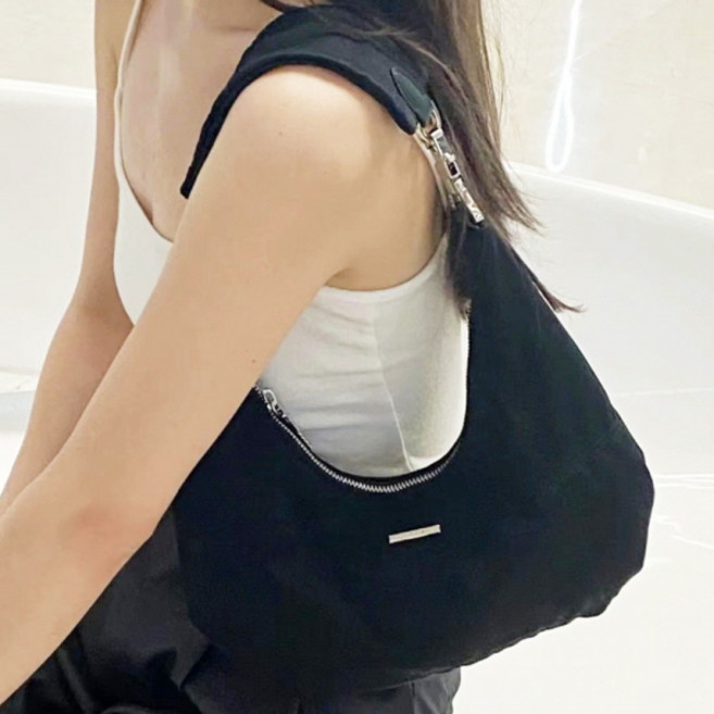 PEONIST 輕便日常半月肩揹包