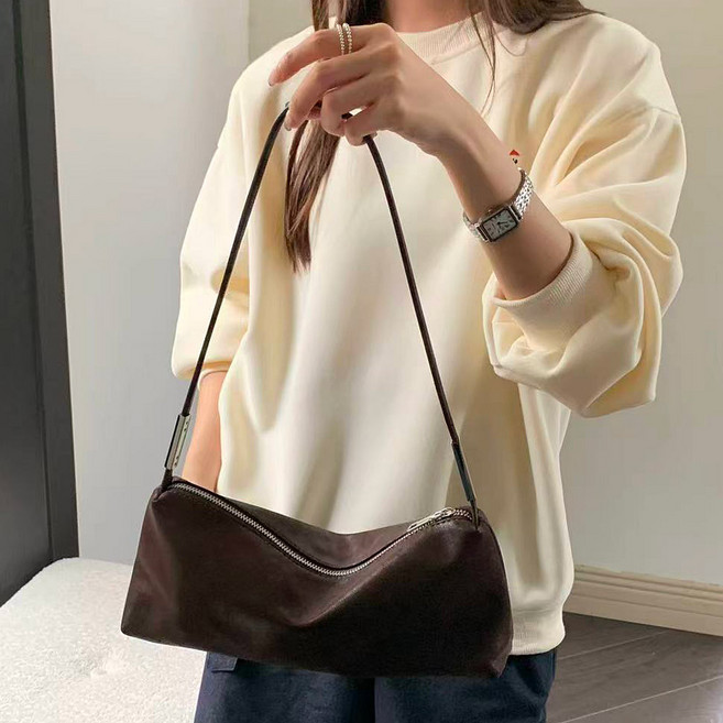 끄레앙 심플한 스웨이드 바게트 미니 숄더백 3920