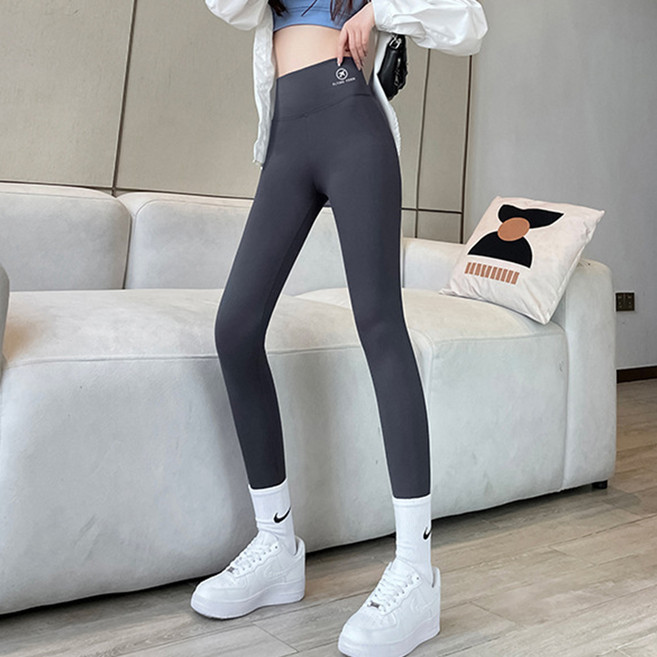 Elsso 女性提臀緊實霧面刷毛內搭褲
