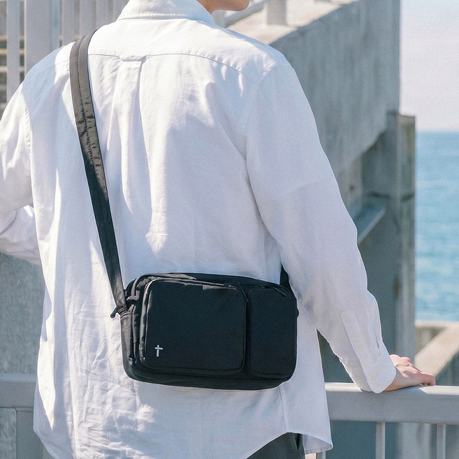 Tripacc TINION RFID 防盜多合一內建卡夾斜背旅行包 T803