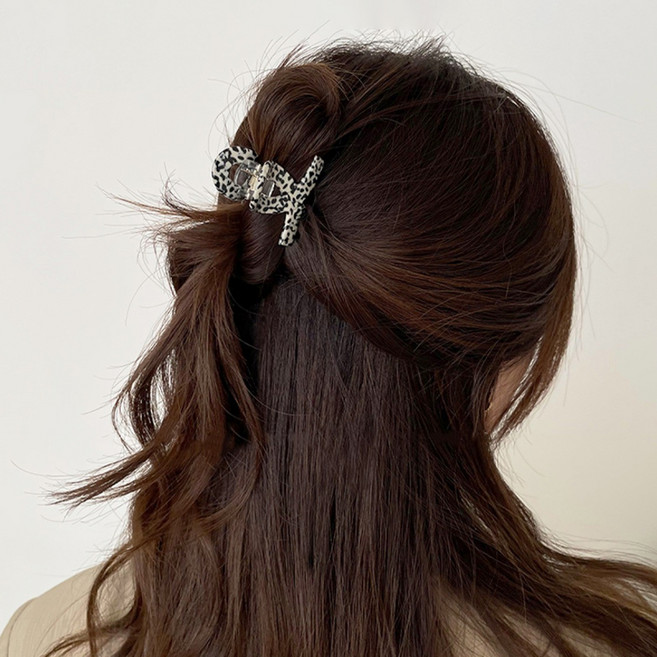 걸핀스 젠 플랫 꼬임 포인트 반머리 집게핀 1582