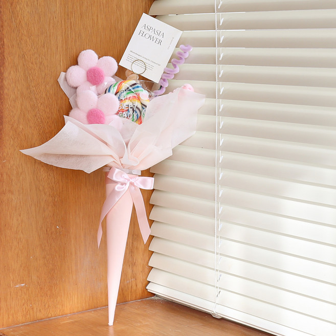아스파시아 포포 양모 데이지 롤리팝 모루 꼬깔 꽃다발, 핑크