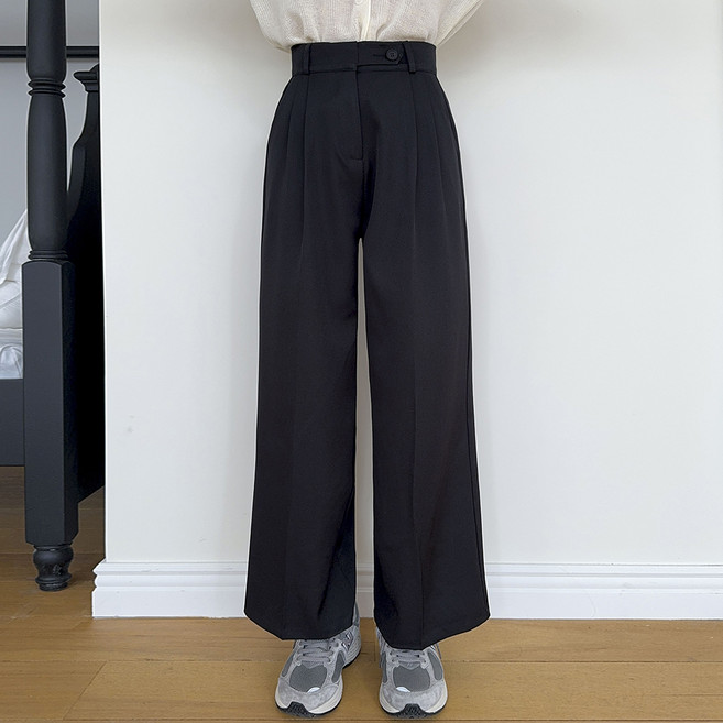 Tomatofactory 女款內褶線寬版直筒西裝短褲