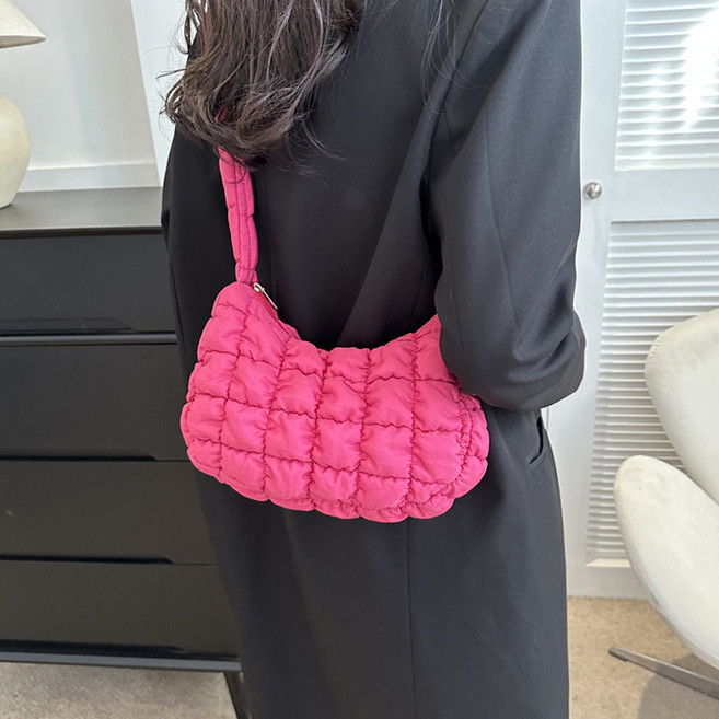 PEONIST 澎澎絎縫雲朵肩背斜背包, 粉色