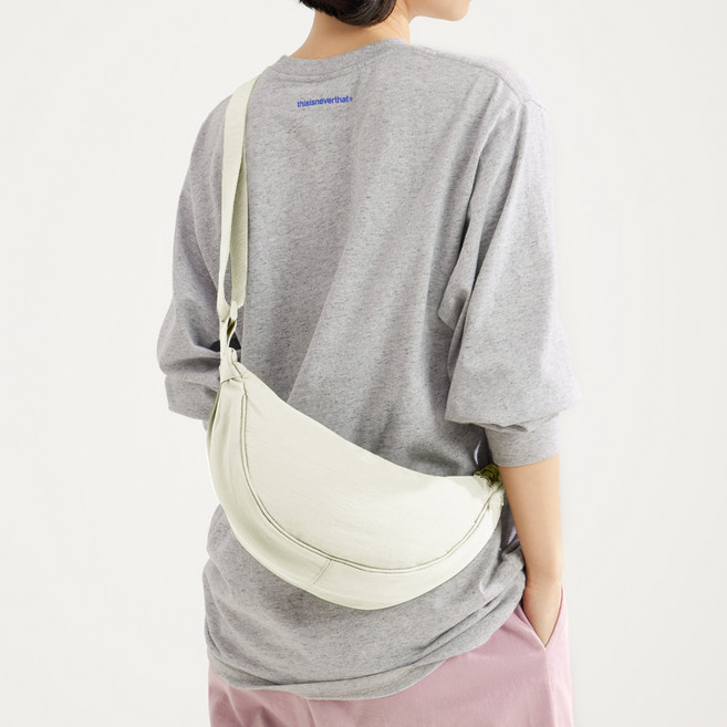 ADDEDIT 超輕量生活防水迷你半月斜背包, 象牙白