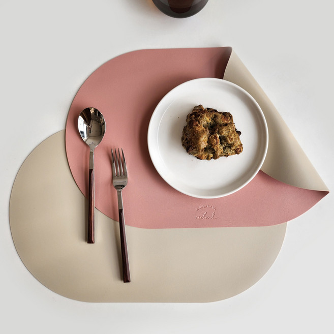 에이드엘 캡슐 가죽 테이블매트 2p, 핑크 + 베이지, W 428mm x D 280mm x 두께 1.8mm, 1개