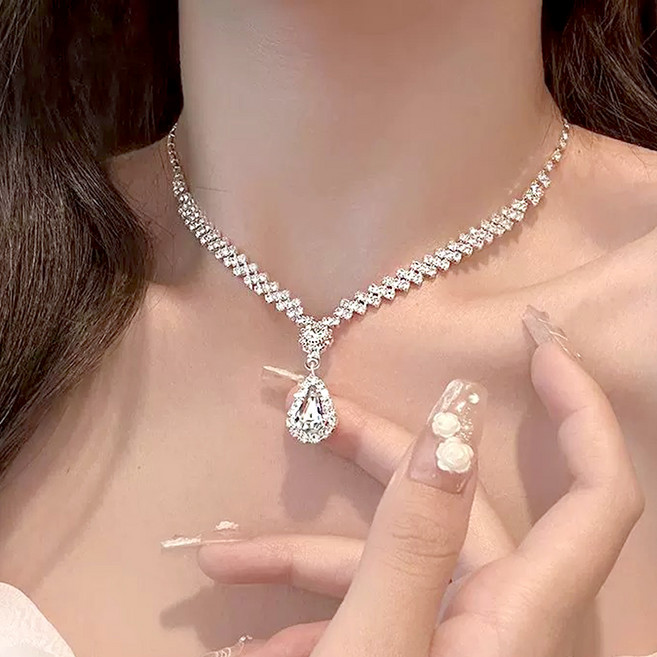 gelluna 女性水滴方晶鋯石墜飾垂墜項鍊 M-216