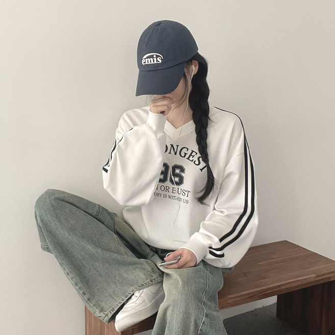 위드후이린 버트 브이넥 두줄 오버핏 맨투맨