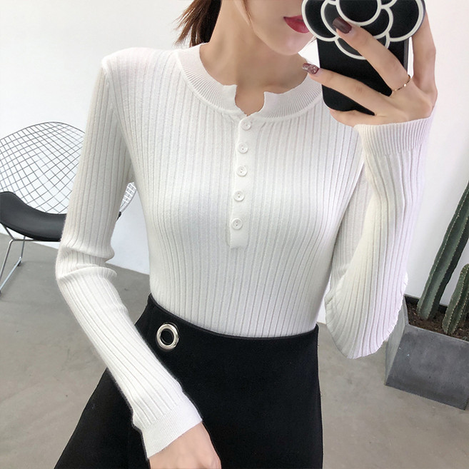 여성용 다닐레로 버튼 라운드넥 니트 CH-2212299