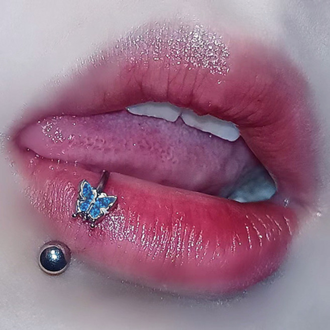 젤루나 여성용 써지컬 글리터 컬러 나비 입술 피어싱 8mm RP-55