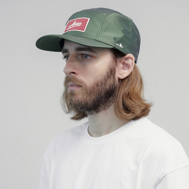 아카우 오버핏 메탈릭 캠프캡